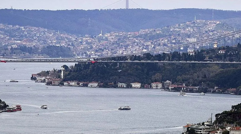 İstanbul Boğazı’ndaki Gemi Trafiği Yelken Yarışı Nedeniyle Çift Yönlü Durduruldu!