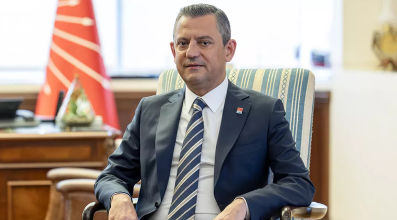 CHP’de Olağanüstü Kurultay Tamamlandı: Özgür Özel Yeniden Genel Başkan