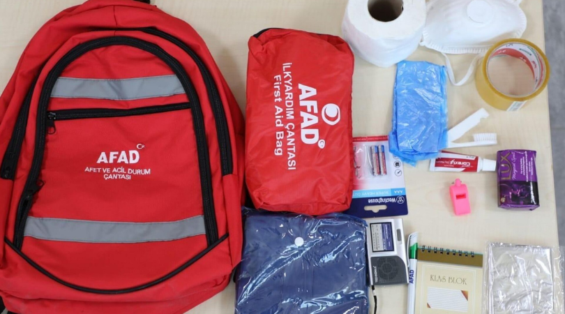 Deprem Çantası Nasıl Hazırlanır? Hayati Malzemeler Listesi!